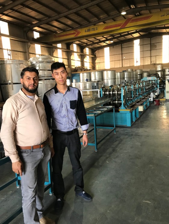 M&Aacute;QUINA PERFORMADORA DE ROLOS Z 2