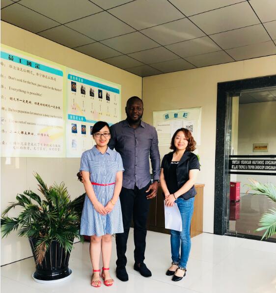 Cliente visitado para máquinas formadoras de rolos de telha de alumínio em 04 de setembro de 2018