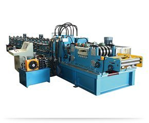 Máquina formadora de rolos de perfis CZ