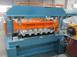 Máquina formadora de piso de metal