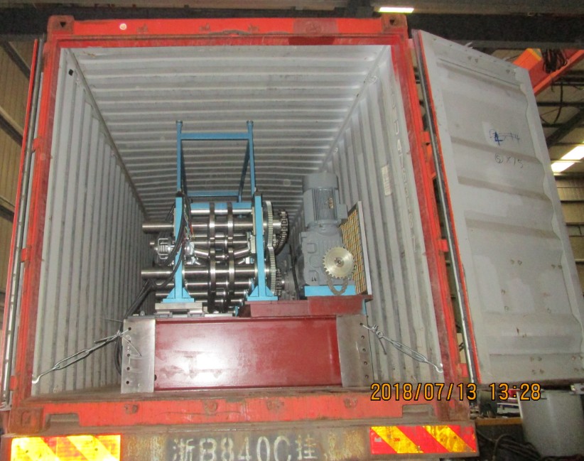 Entrega da Máquina Formadora de Rolos de Terça Mutável CZ automática Zhongyuan para países da América do Norte 