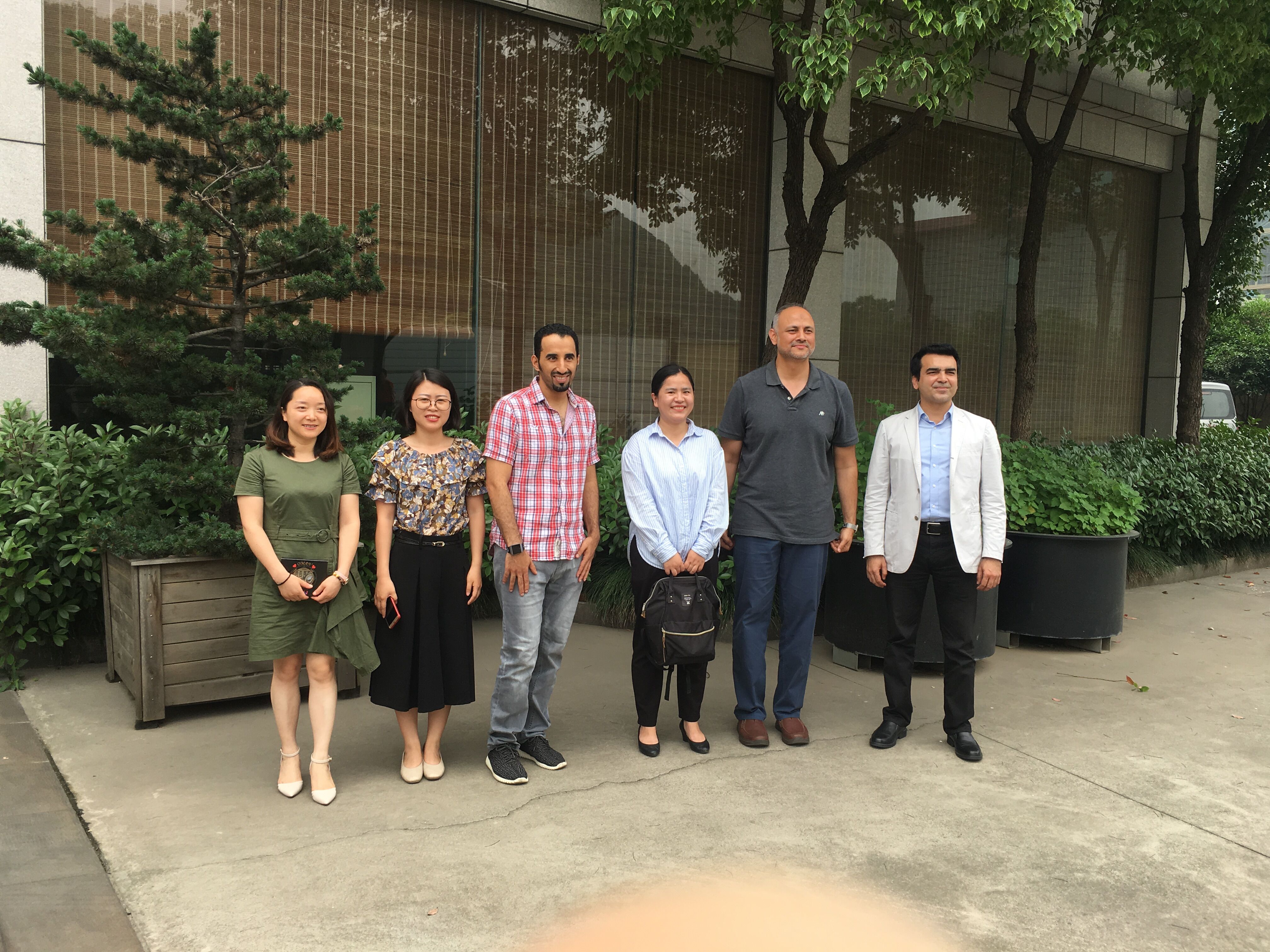 O cliente de Omã inspecionou sua máquina formadora de rolos automática CZ encomendada em 30 de maio de 2018