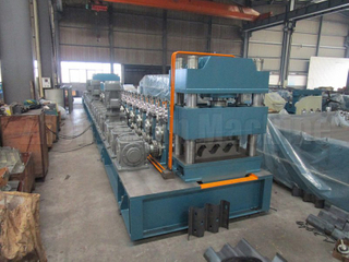 Máquina formadora de rolos de guarda-corpo