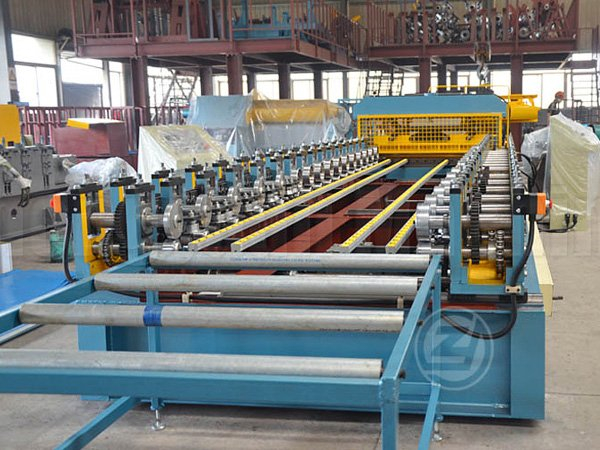 Máquina formadora de rolos para painel sanduíche