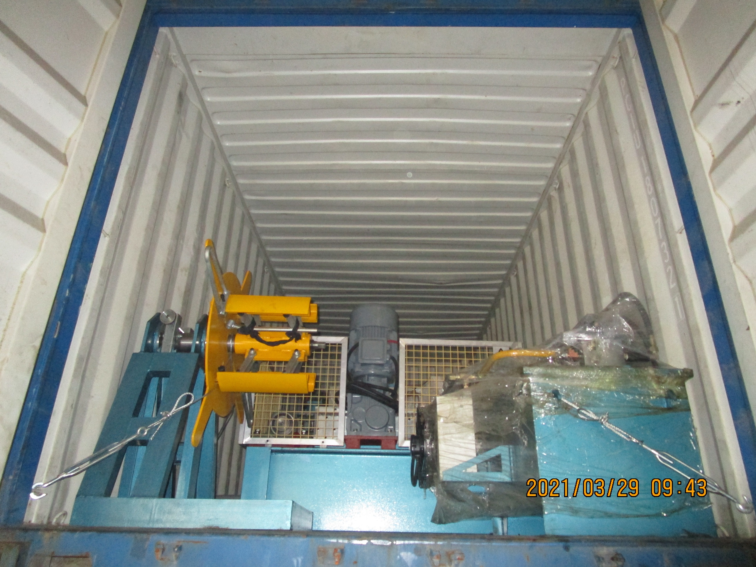 Entrega de Zhongyuan cortado no comprimento (com desbobinador hidráulico 15T) e máquina formadora de rolo de calha em 29 de março de 2021 para o México