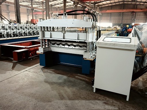 M&aacute;quina formadora de rolos para telhado de telha met&aacute;lica Zhongyuan