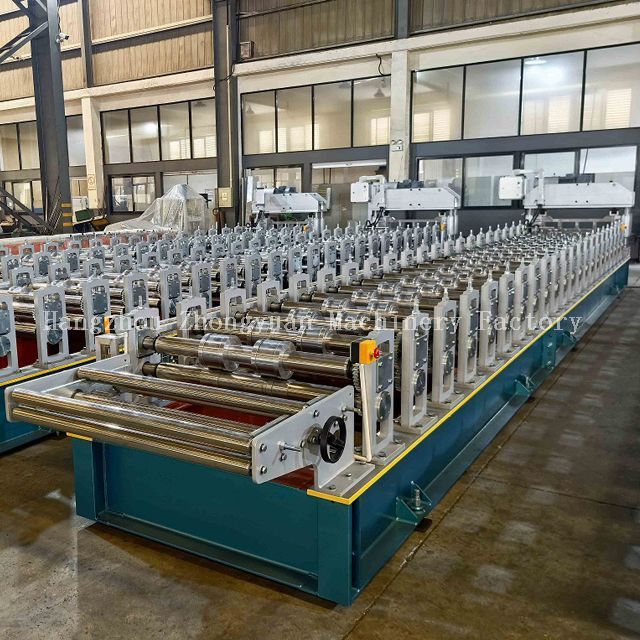 Máquina formadora de telhados metálicos com corte elétrico
