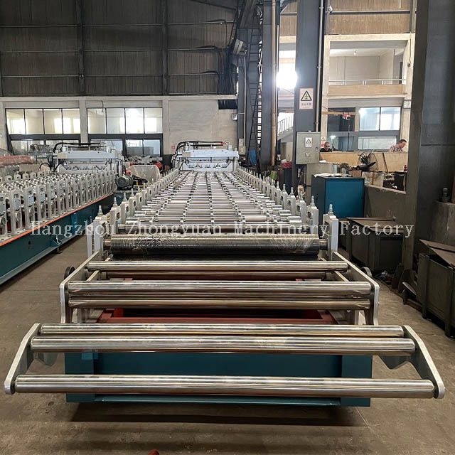 Máquina formadora de rolos de telha com empilhador de 12M