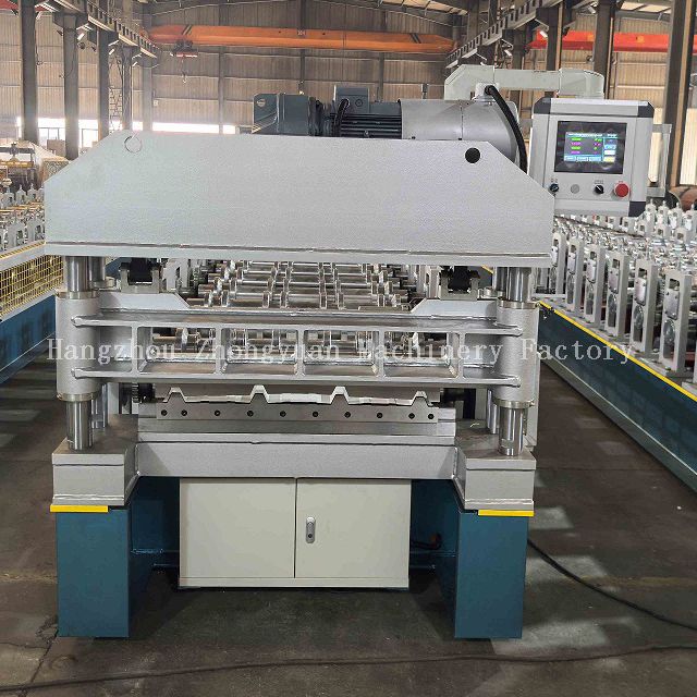 Máquina formadora de telhados metálicos com corte elétrico