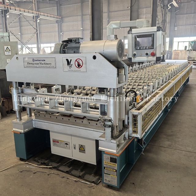 Máquina formadora de rolos para telhados de metal com corte elétrico