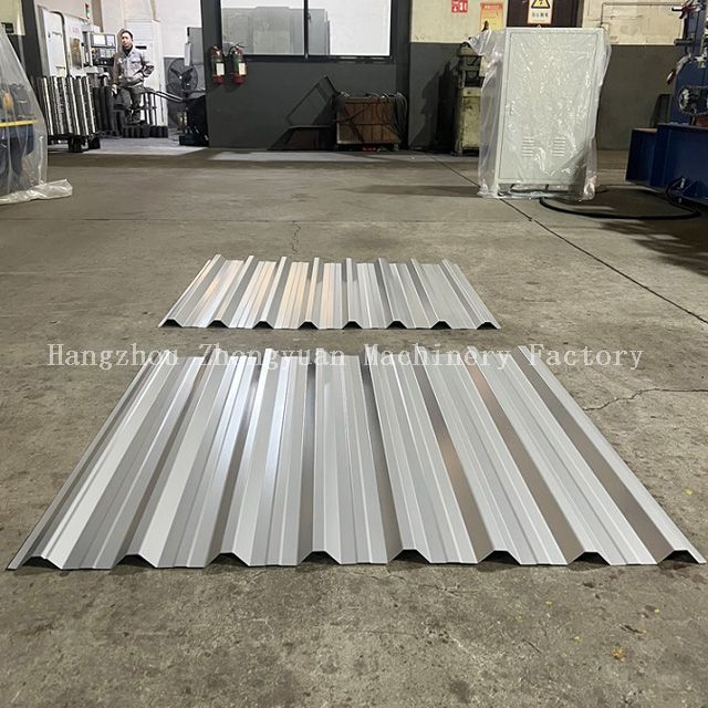 Máquina formadora de rolos para telhados de dupla camada com corte voador