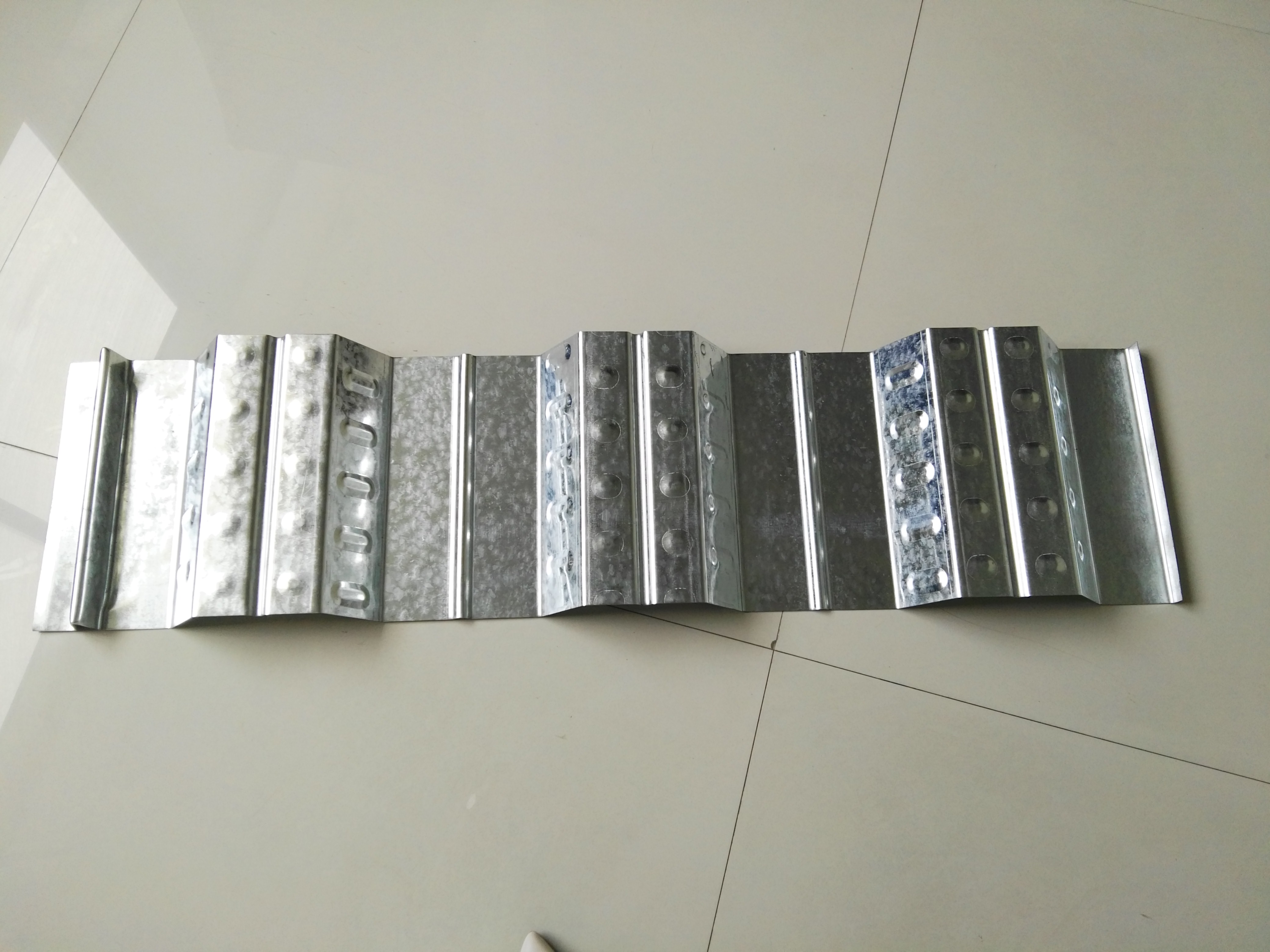 amostra de piso de deck de metal 