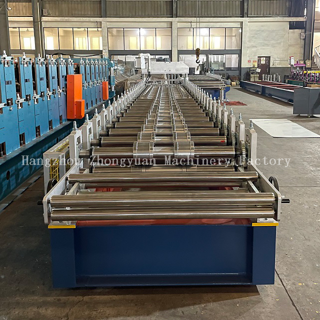Máquina para fabricar telhas com corte elétrico