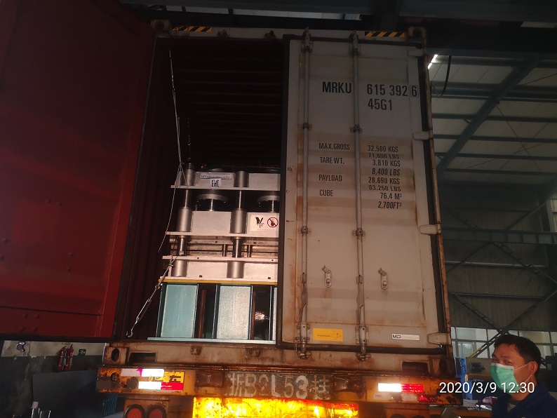 M&aacute;quina formadora de rolos Zhongyuan para a R&uacute;ssia 03.09