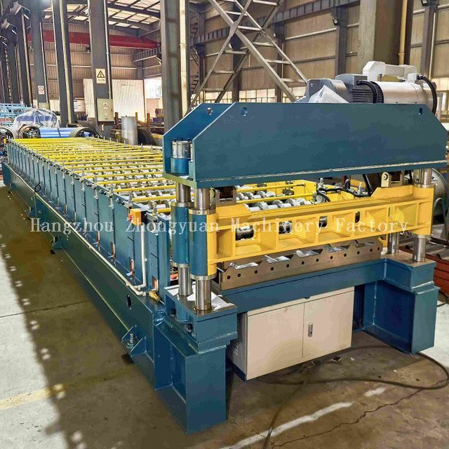 Máquina formadora de rolos de painel de telhado de metal com corte elétrico