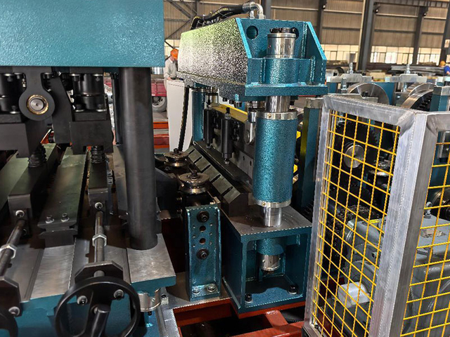 Máquina formadora de rolos de terça-2