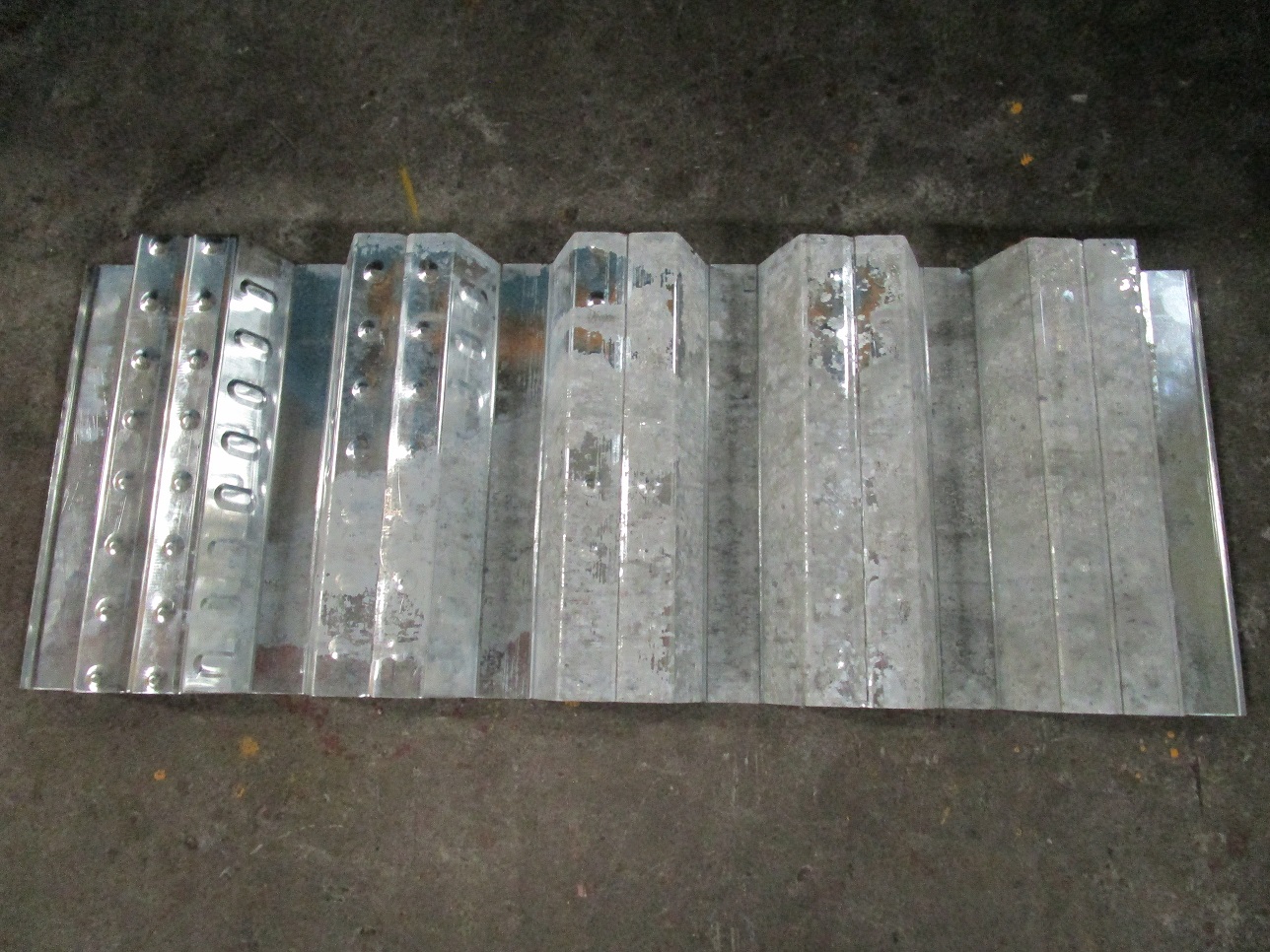 Zhongyuan Decking Roll pre&ccedil;o da m&aacute;quina formadora de rolos a frio