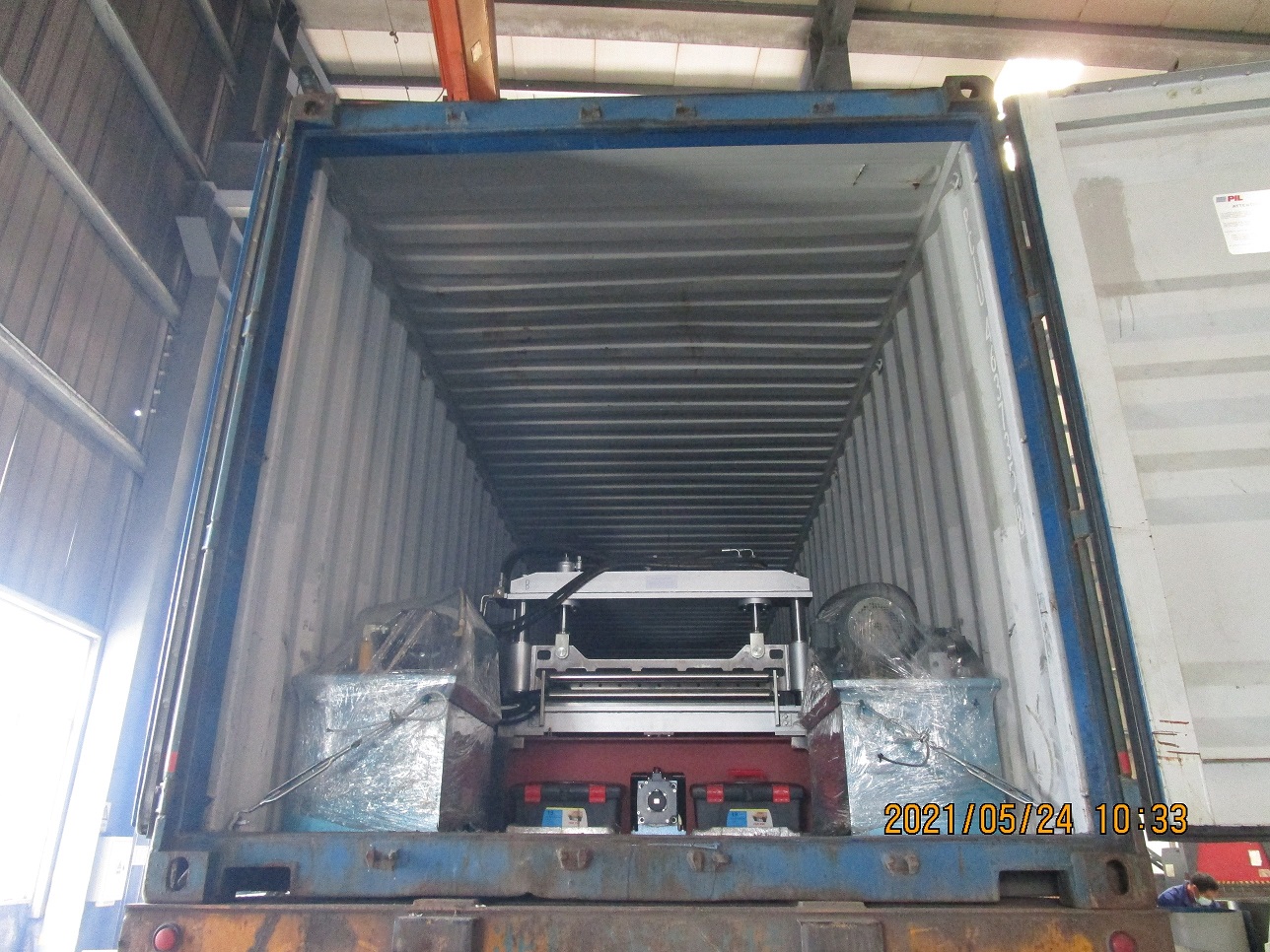 M&aacute;quina formadora de rolos para telhados zhongyuan com corte voador