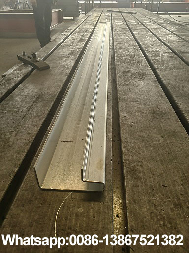 M&aacute;quina formadora de rolos de perfis met&aacute;licos Zhongyuan c