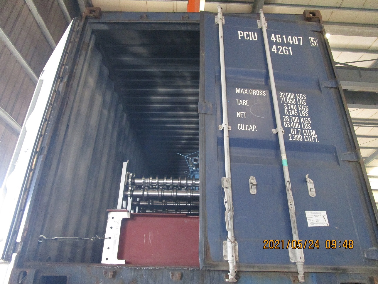 M&aacute;quina formadora de rolos zhongyuan e nervuras de chapa met&aacute;lica com corte voador