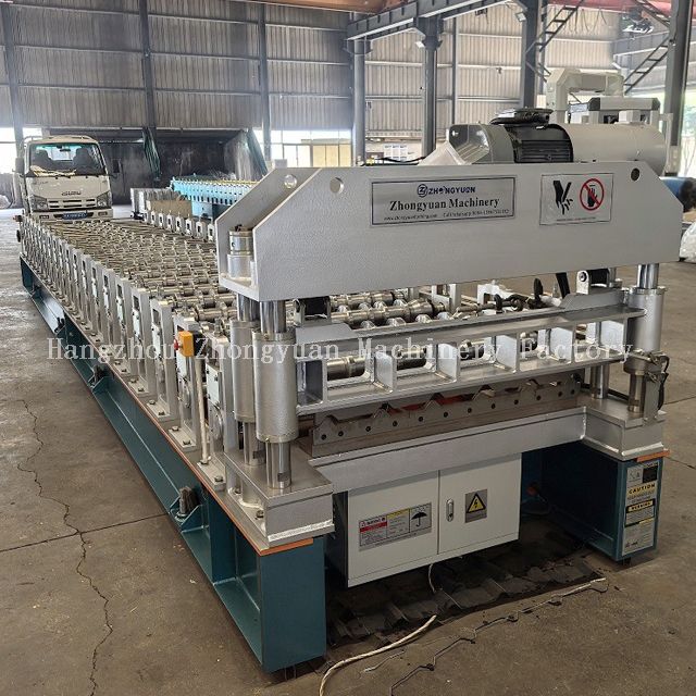 Máquina formadora de rolos para telhados de metal com corte elétrico