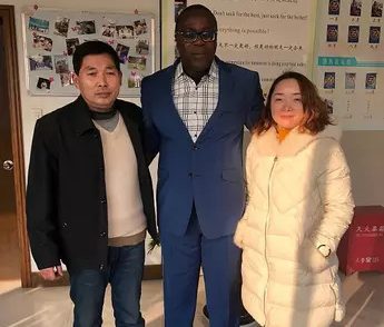 Cliente da máquina formadora de rolos de telha escalonada em 18 de janeiro de 2019