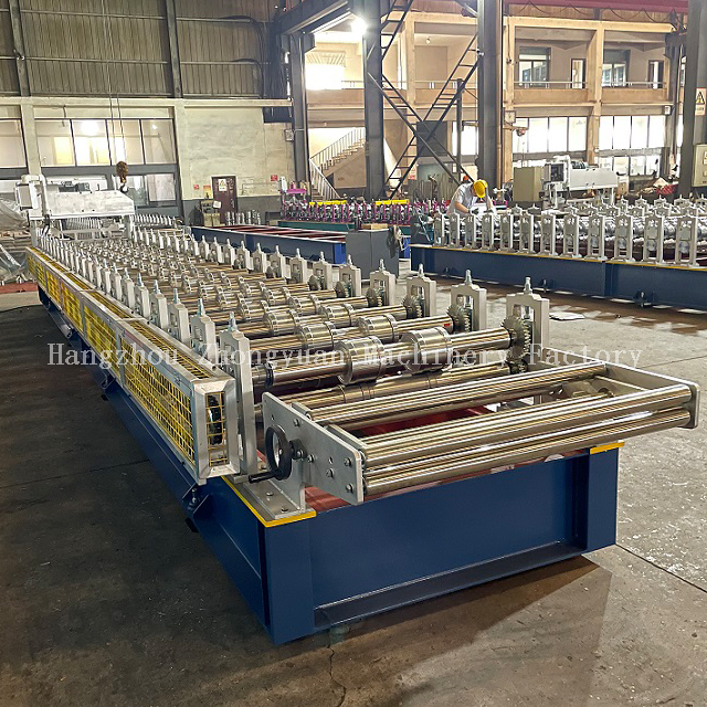 Máquina para fabricar telhas com corte elétrico