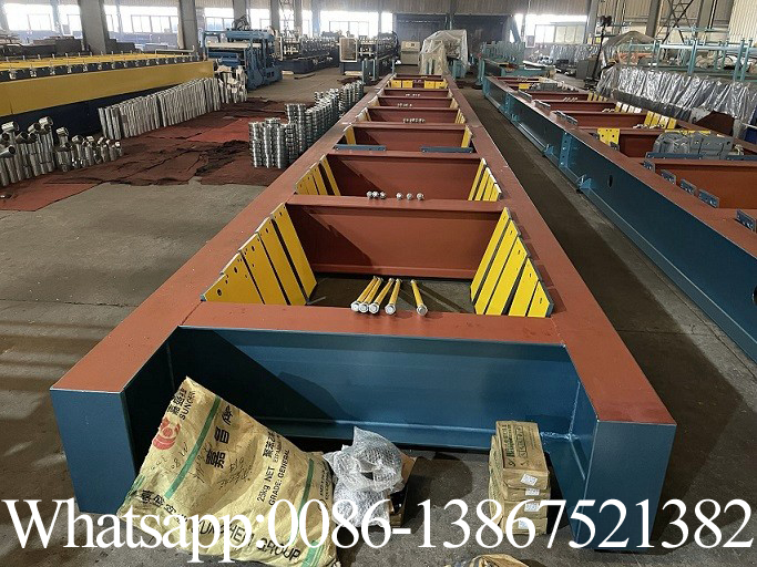 M&aacute;quina formadora de rolos para telhado de metal Zhongyuan