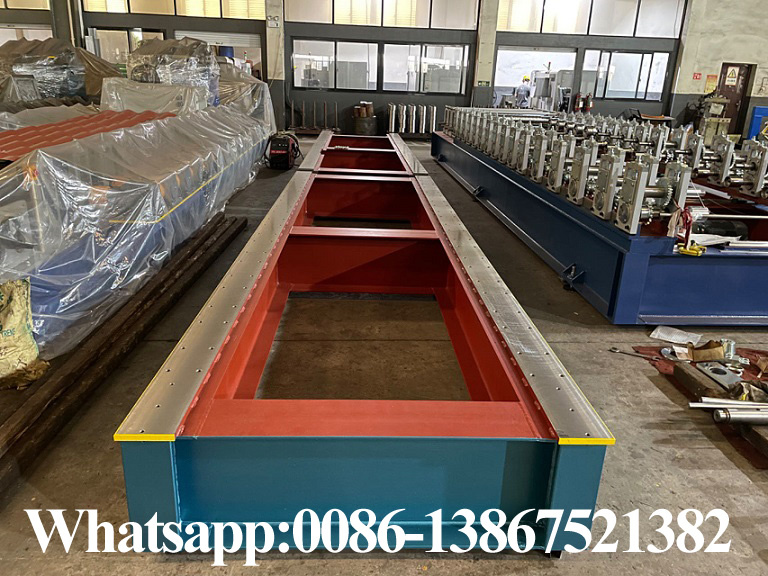 M&aacute;quina formadora de rolos para telhado Zhongyuan em a&ccedil;o vitrificado trapezoidal