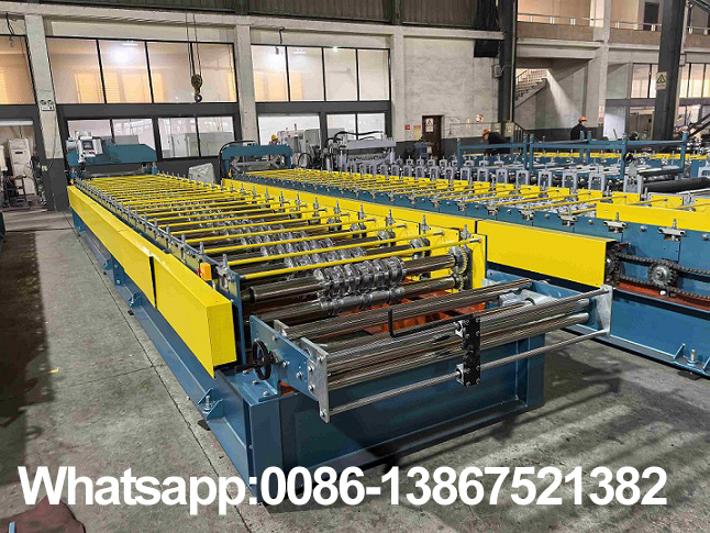 M&aacute;quina formadora de rolos para telhado de metal Zhongyuan