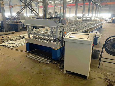 Hydraulic-Cutting-Roof-Sheet-Roll-Forming-Machine3
