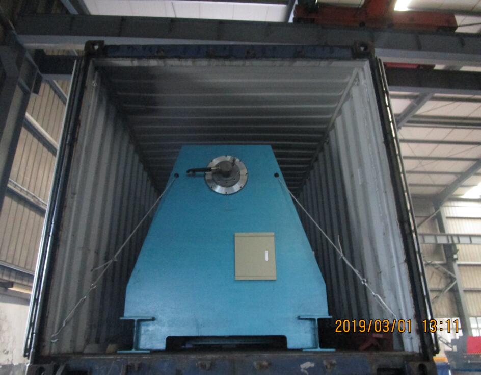 Entrega de máquina perfiladeira automática para os EUA em 01 de março de 2019