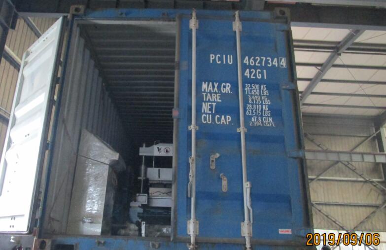 Entrega da máquina formadora de rolos Zhongyuan Step Tile para o Quênia em 04 de setembro de 2019