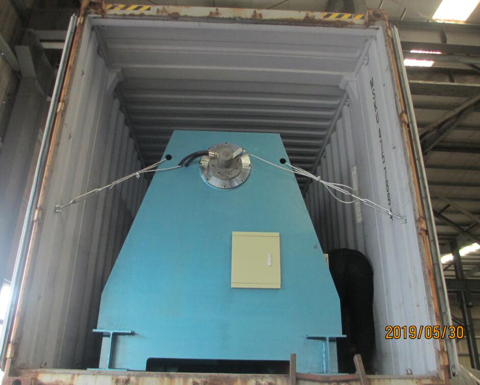 05.30 M&aacute;quina formadora de rolos na R&uacute;ssia