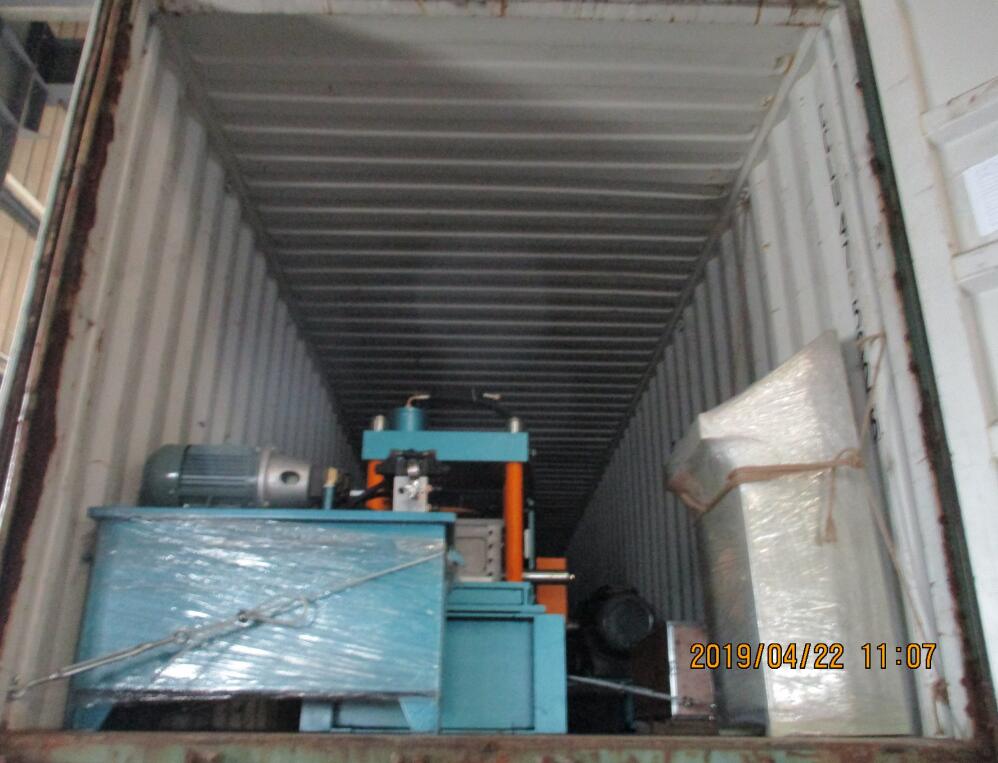 M&aacute;quina formadora de rolos de ter&ccedil;a 04.22 C